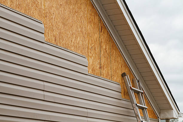 Professional Siding Contractor technician working in Bryn Athyn, PA